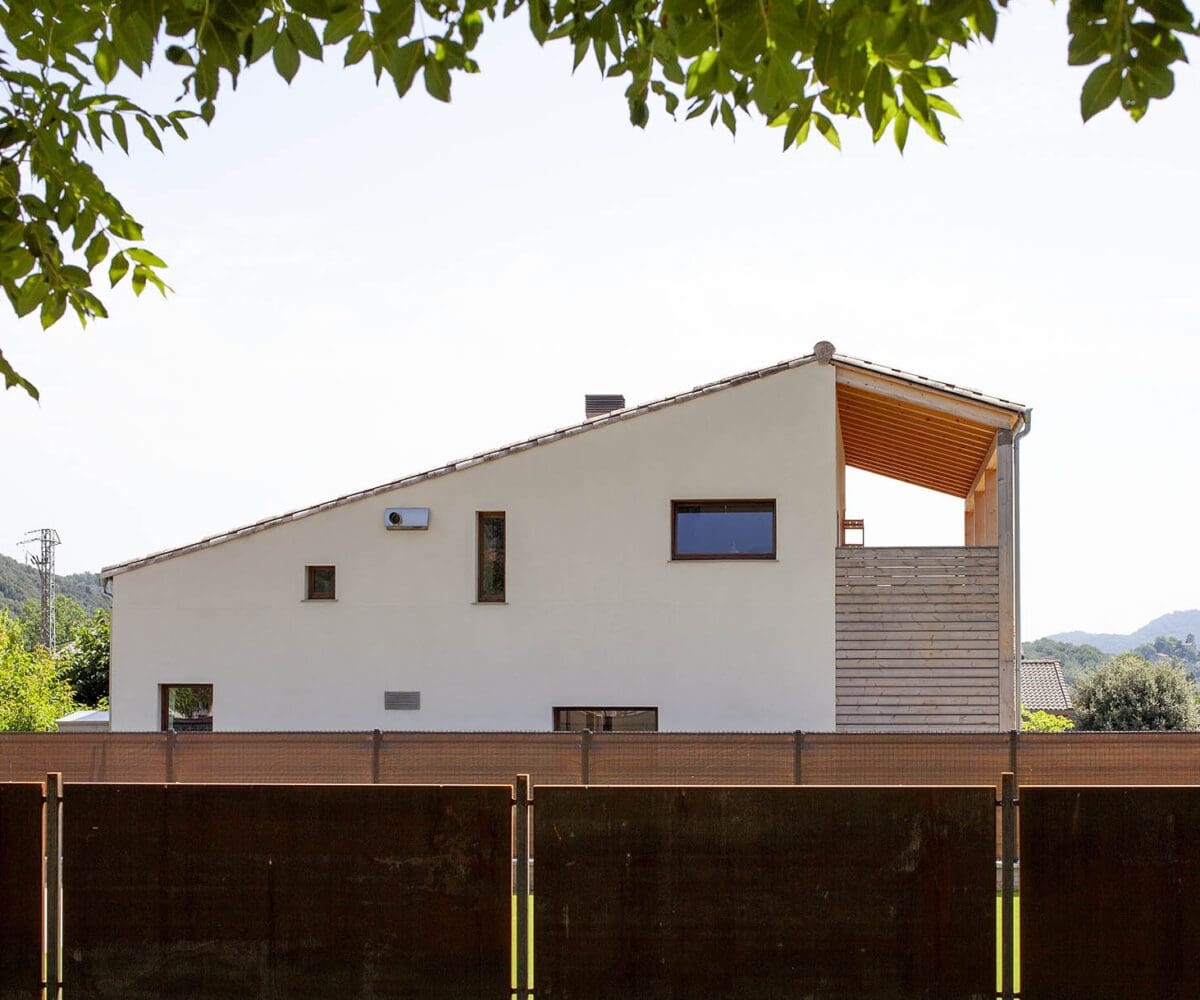 fachada de una casa pasiva passivhaus en cataluña